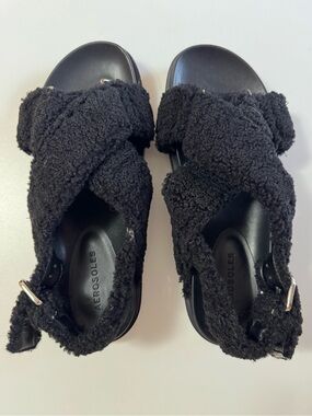 Aerosoles Fuzzy Sandals size 8 1/2